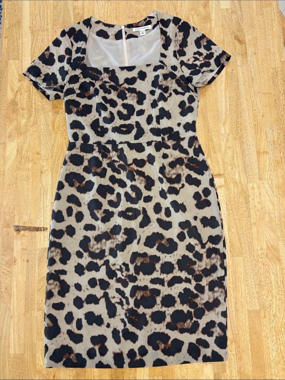 EUC Banana Republic Sophia Leopard Print Square Neck Short Sleeve Sheath Dress
